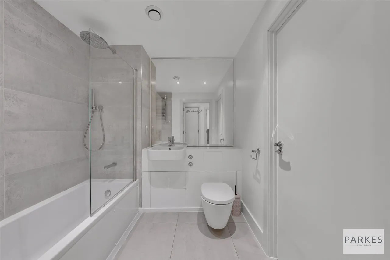 Lakeside Drive, London, NW10, photo 6