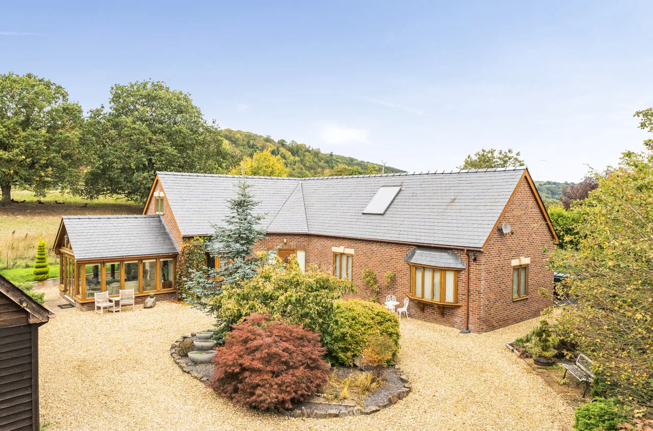 2 bed house for sale, Cae Brynderwen, Abermule