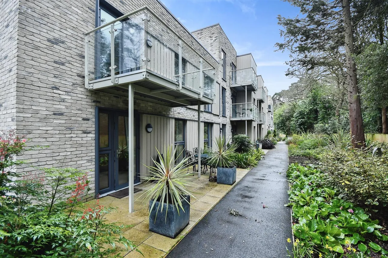 Lindsay Road, Poole, BH13, photo 24
