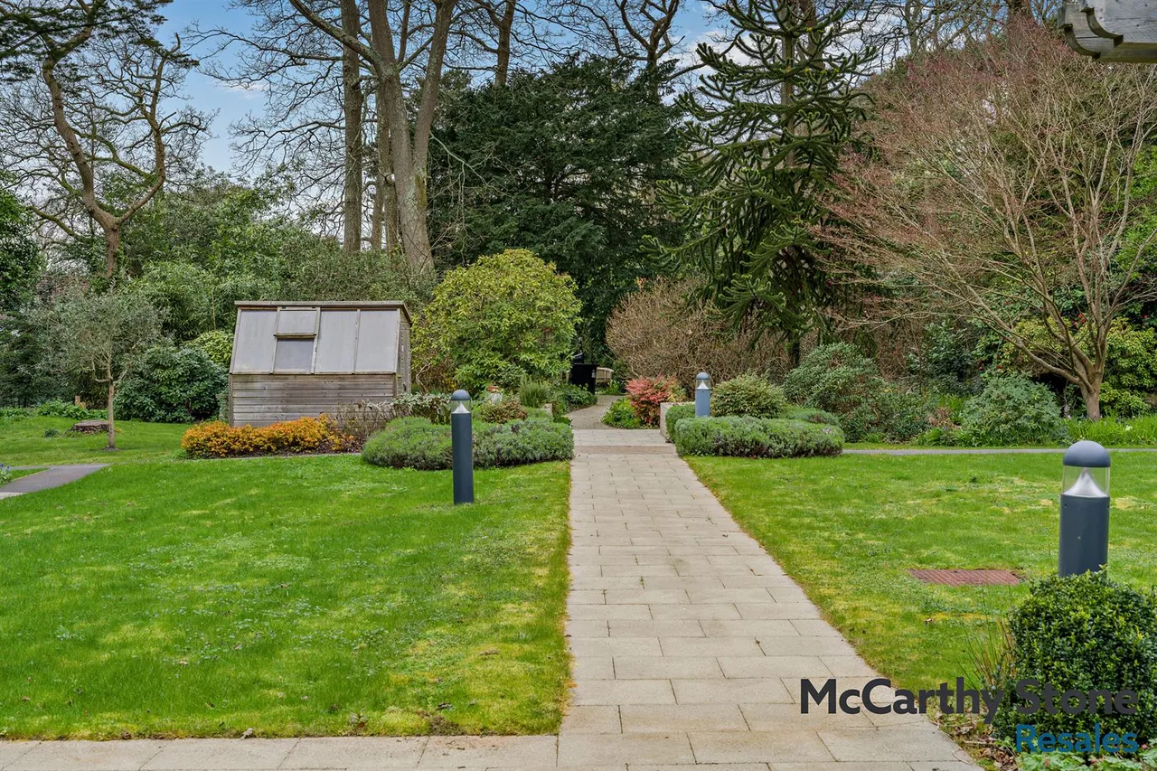 Lindsay Road, Poole, BH13, photo 38