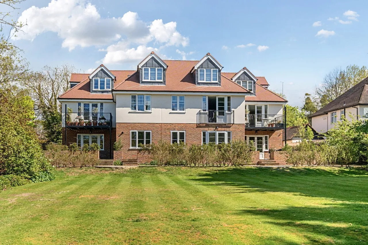 2 bed flat for sale — Bromley Common, BR2