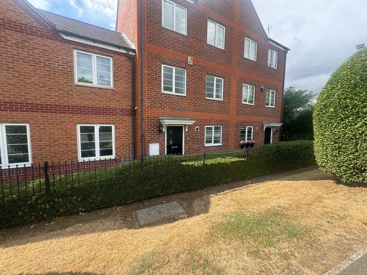 4 bed property to rent — Turners court, Wootton