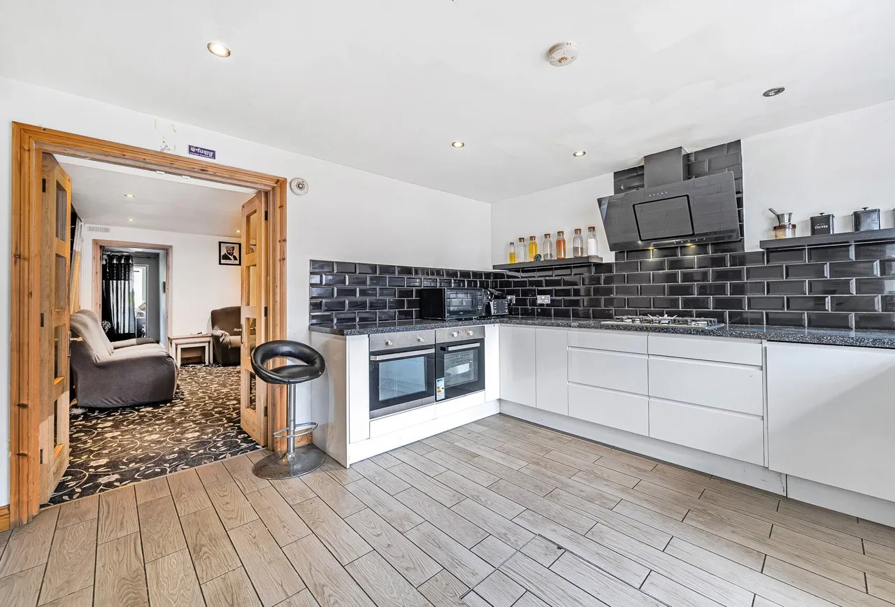 4 bed house for sale — Hassell Drive, Bristol, BS2 0AJ
