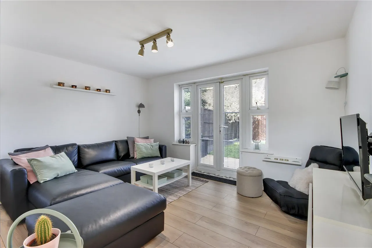 Premier Way, Kemsley, Sittingbourne, Kent, ME10, photo 3