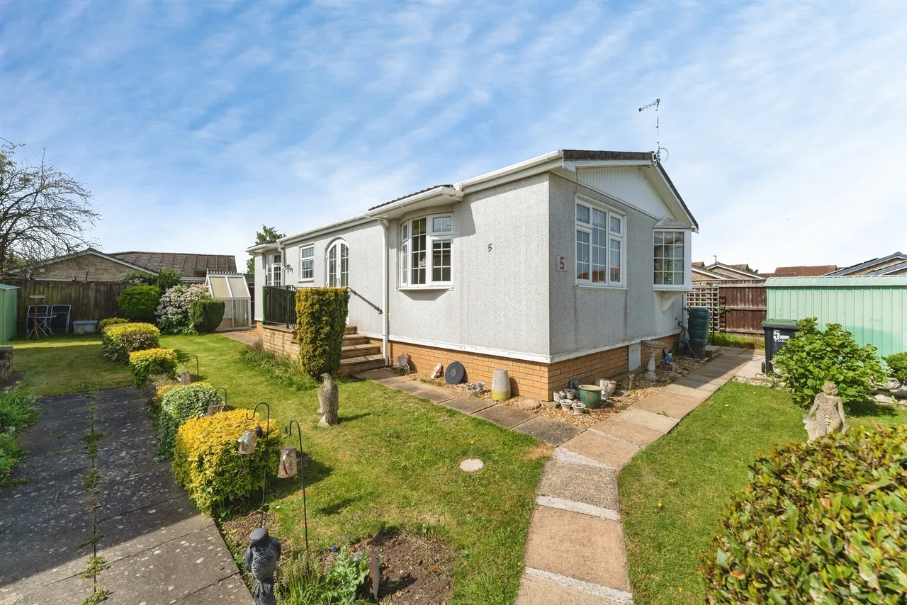 2 bed park home for sale — New Orchard Park, Littleport, ELY