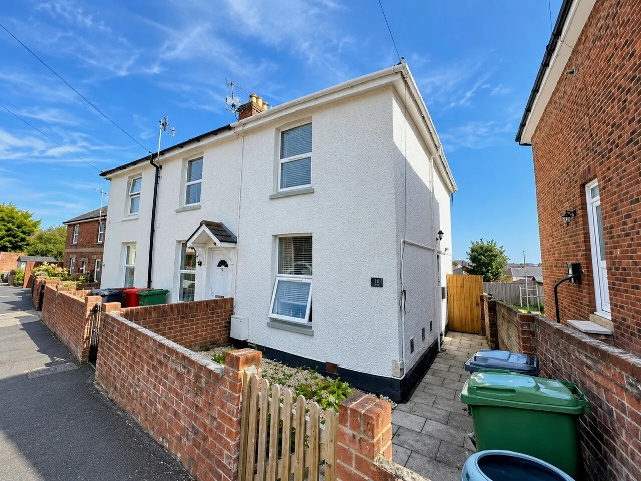 2 bed house to rent, Osborne Road, Ryde, PO33