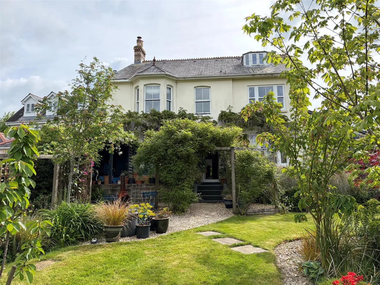 5 bed house for sale, Cott Road, Lostwithiel