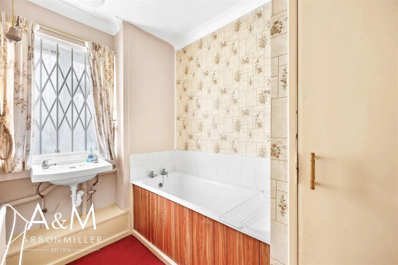 Cranbrook Road, Barkingside, IG6, photo 5