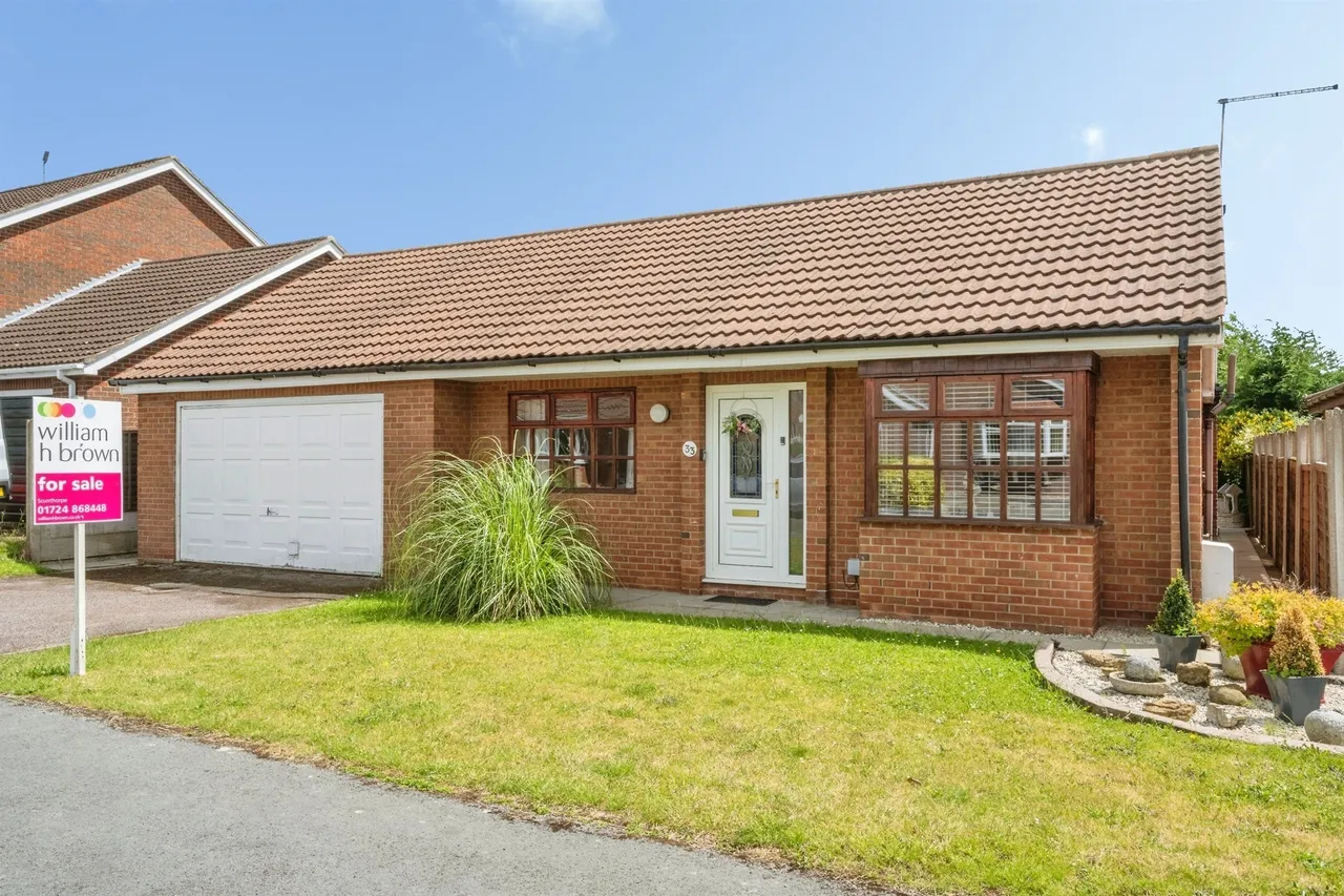 3 bed house for sale — Lindsey Drive, Crowle, SCUNTHORPE
