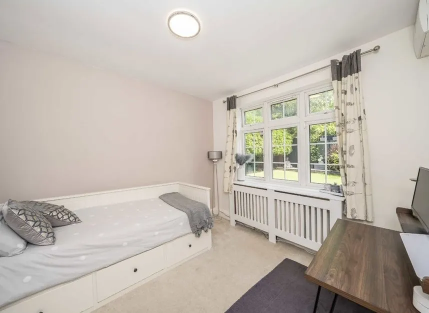 Godley Road, Earlsfield, SW18, photo 6