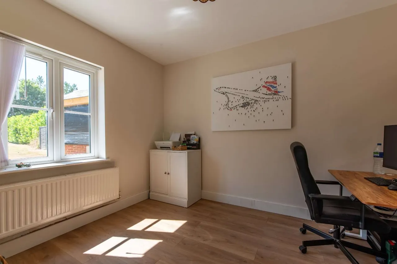 Ridings Farm, Goose Hill, Thatcham, Berkshire, RG19 8AU, photo 9