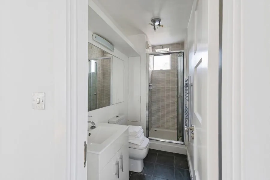 Lyndhurst Gardens, London, NW3, photo 12