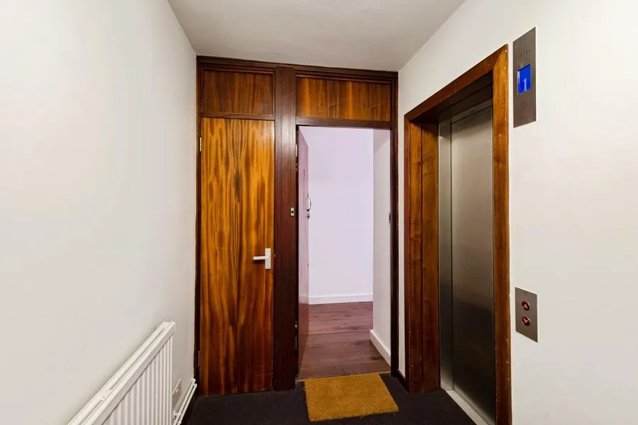 Lyndhurst Gardens, London, NW3, photo 17