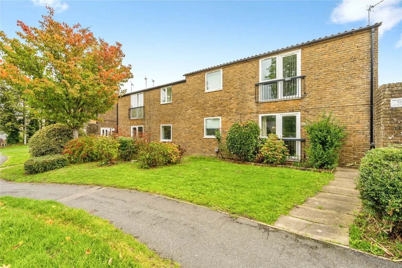 2 bed flat for sale, Winterbourne Road, Chichester, PO19