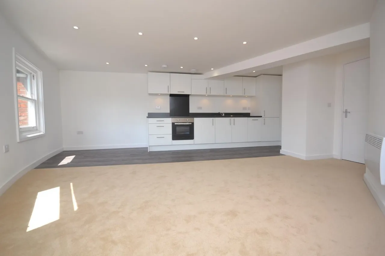 2 bed flat to rent — High Street, Reading