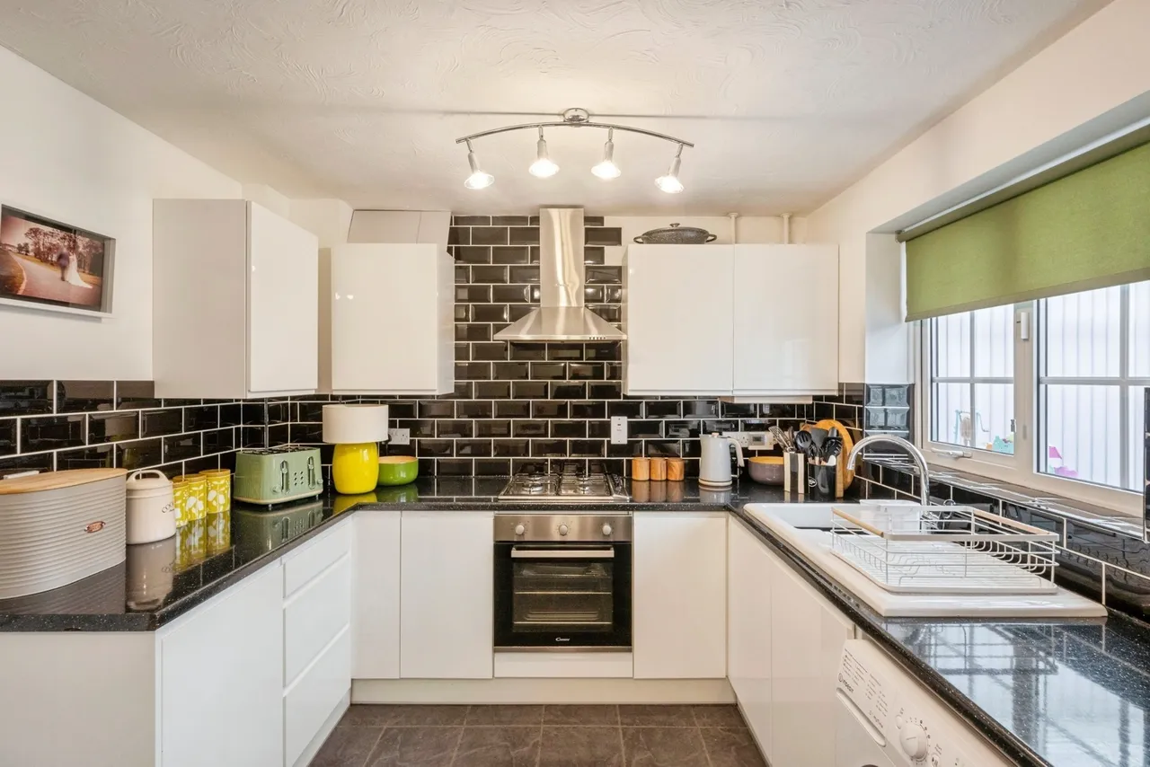 Falcon Close, Adwick-le-Street, Doncaster, South Yorkshire, DN6, photo 6