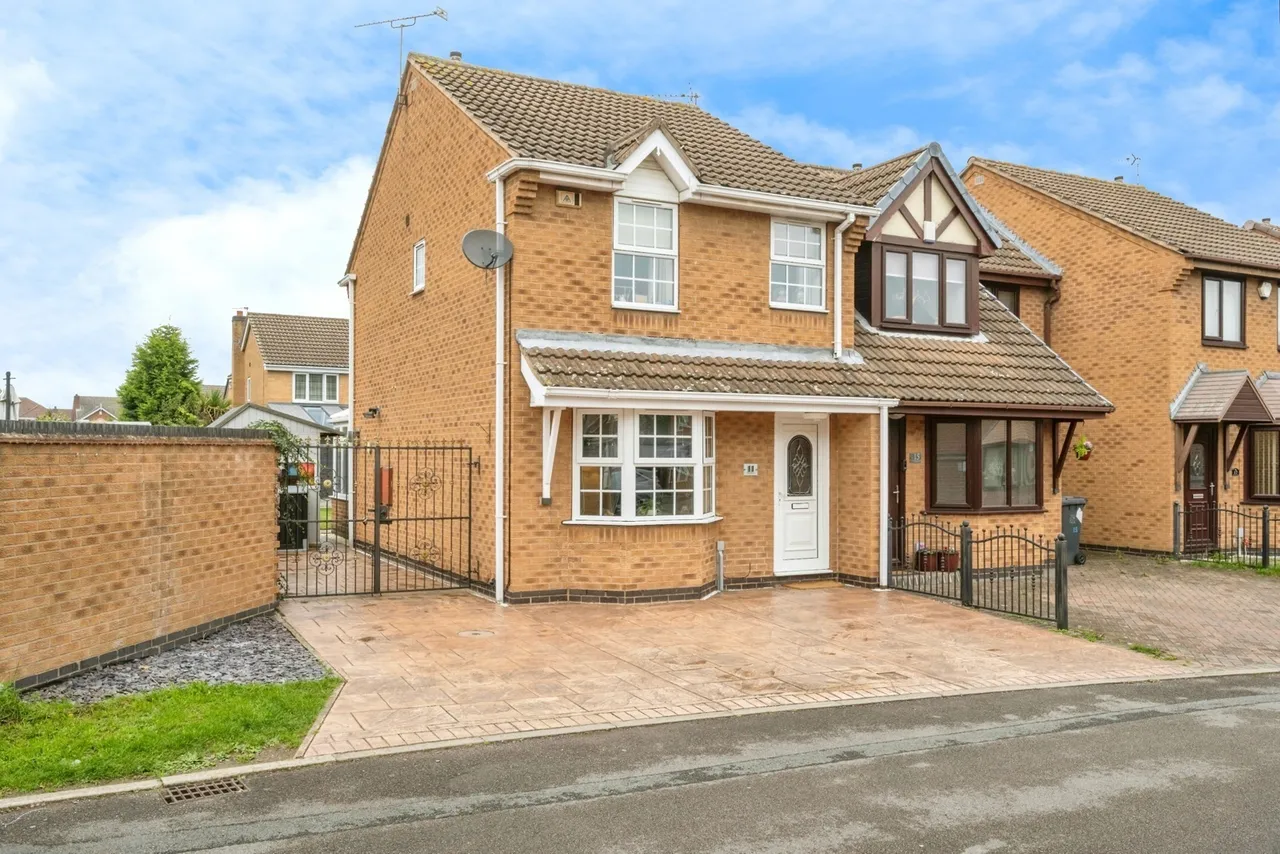 3 bed house for sale — Falcon Close, Adwick-le-Street, Doncaster, South Yorkshire, DN6