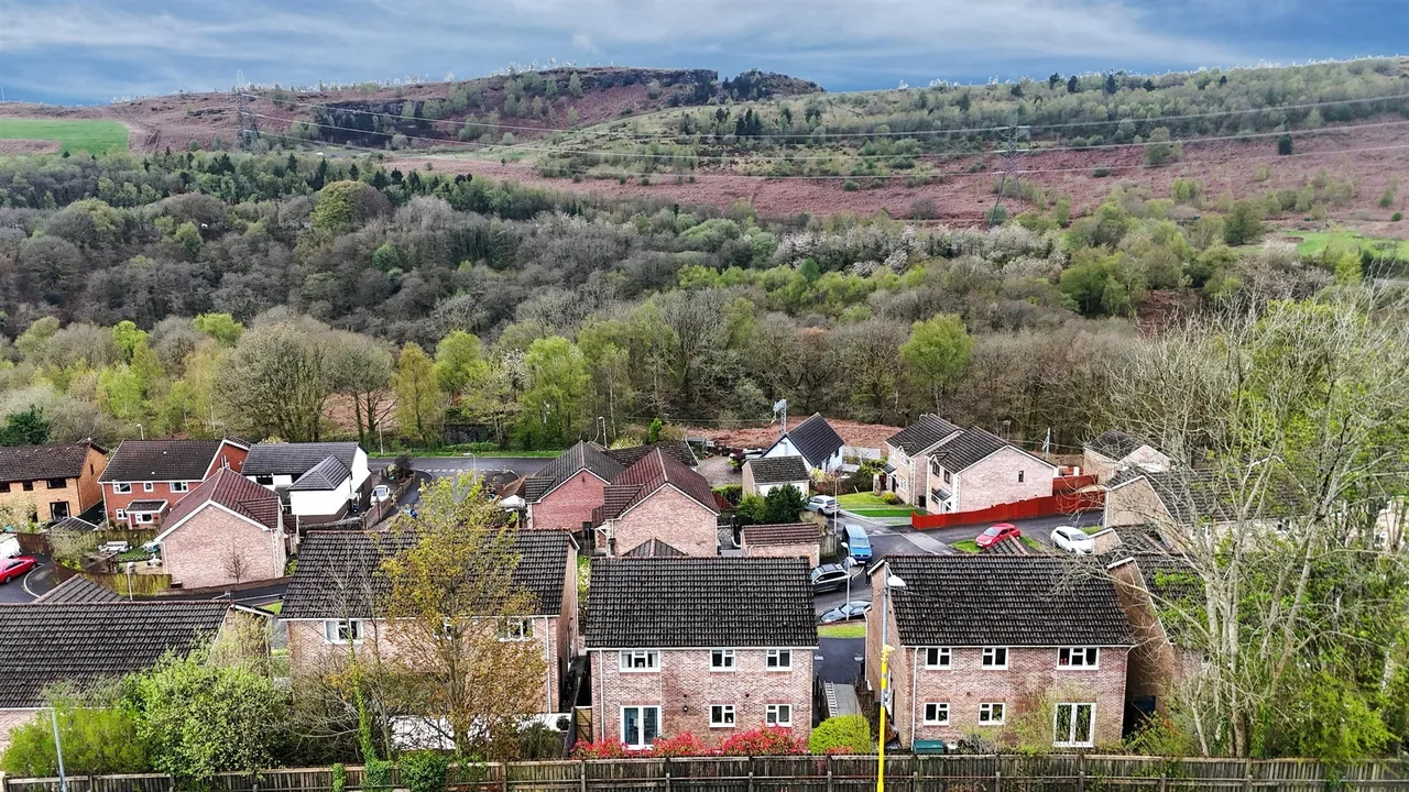 Manor Court Treharris, CF46, photo 5