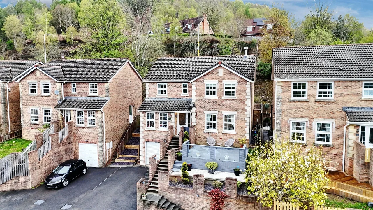Manor Court Treharris, CF46, photo 4