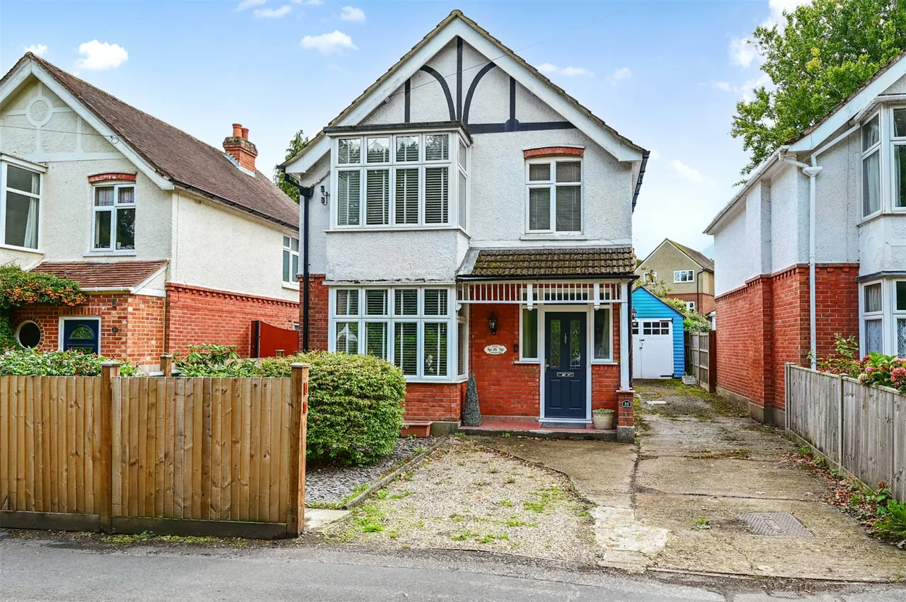3 bed house for sale — Highgate Lane, Farnborough, Hampshire, GU14 8AE