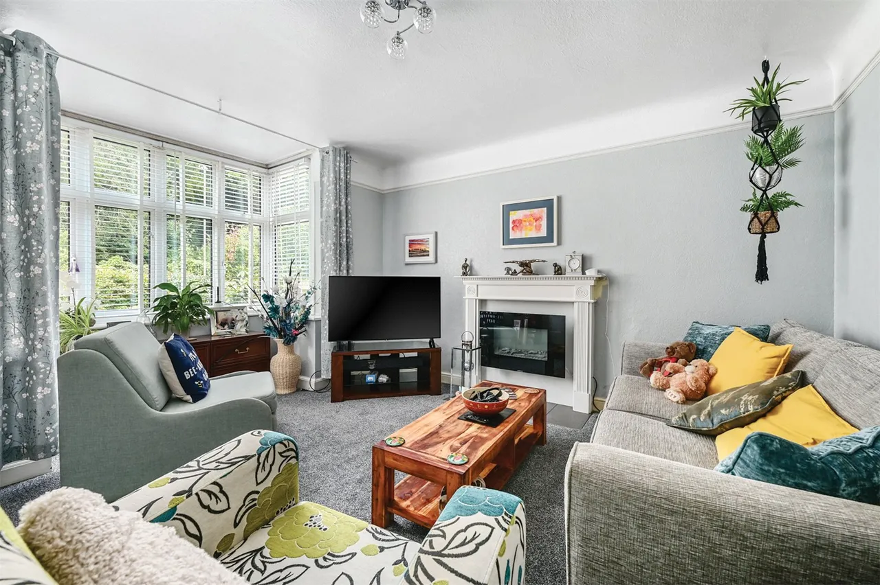 Highgate Lane, Farnborough, Hampshire, GU14 8AE, photo 3