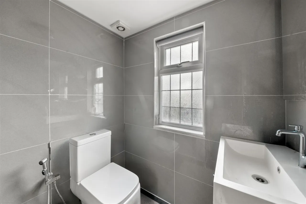 Adelphi Crescent, Hayes, photo 9