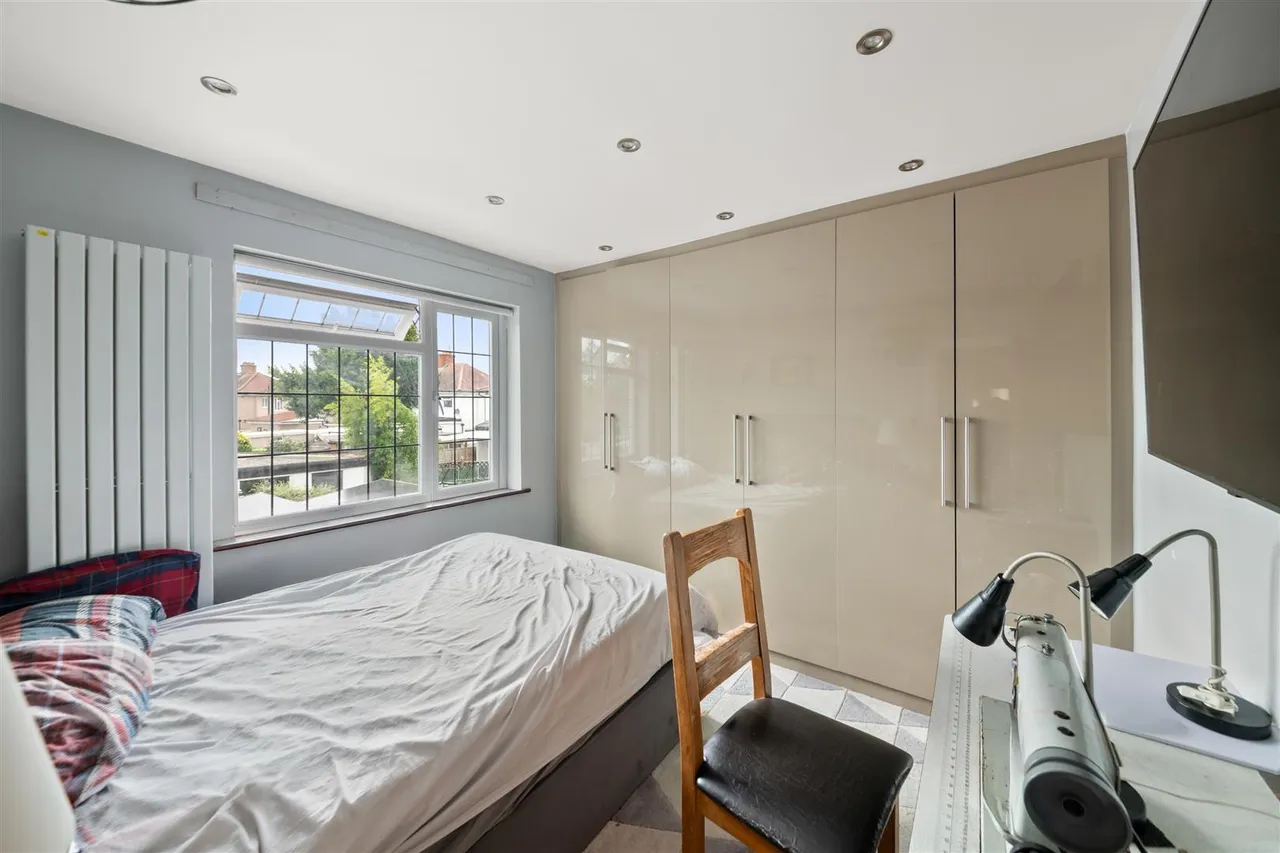 Adelphi Crescent, Hayes, photo 6