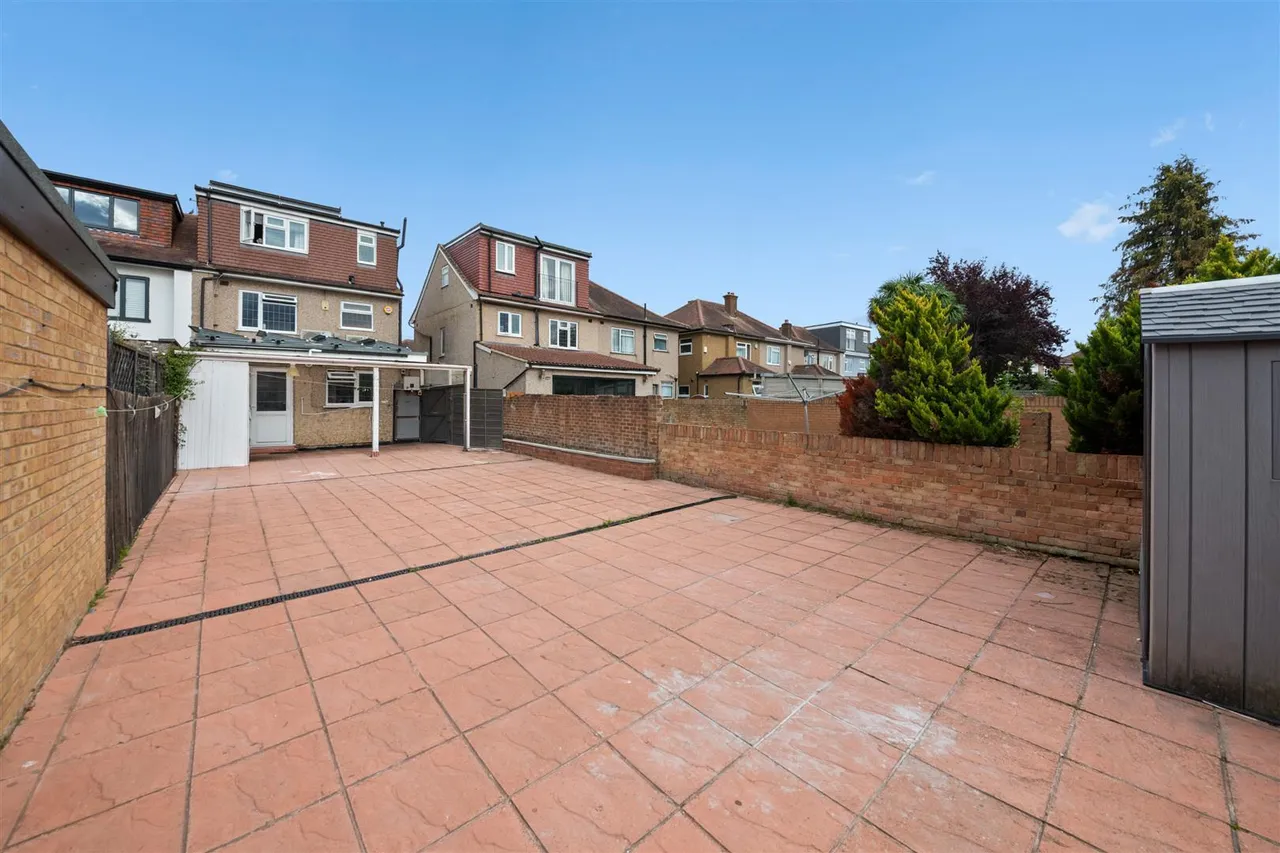 Adelphi Crescent, Hayes, photo 14