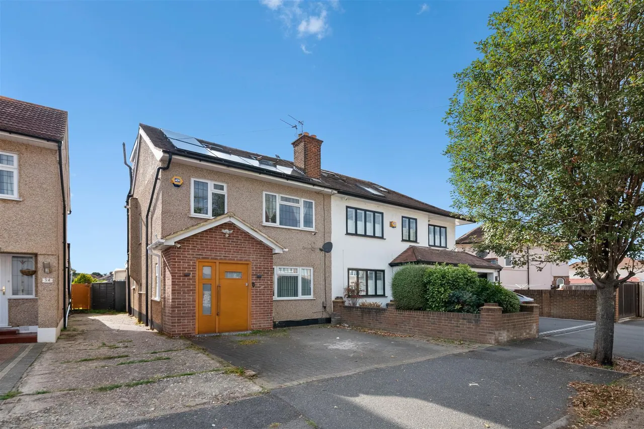 5 bed house for sale, Adelphi Crescent, Hayes
