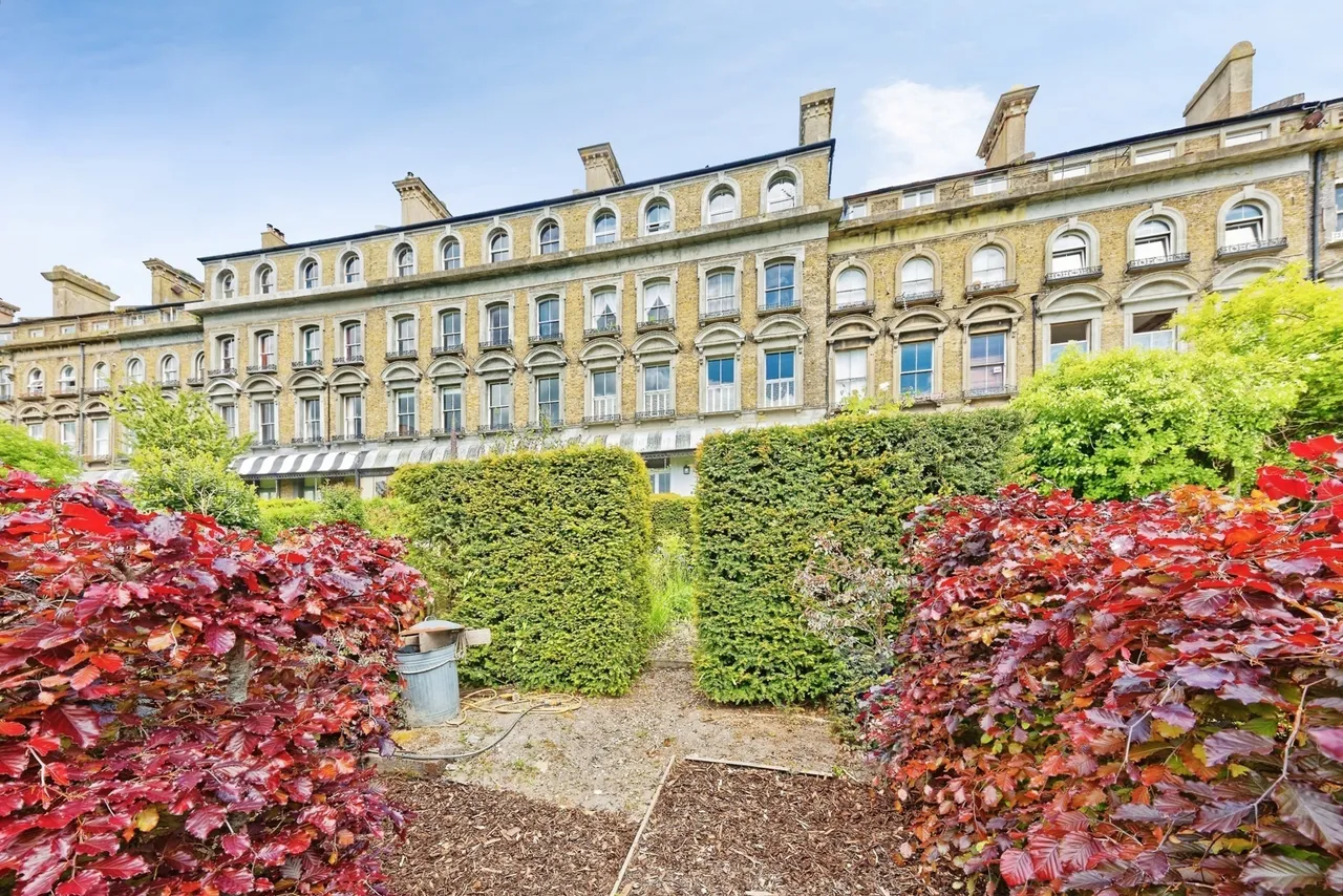 2 bed flat for sale — Victoria Park, Dover, Kent, CT16