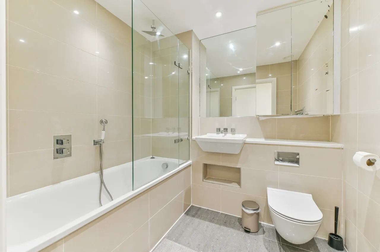 Flat 238, Pinnacle Apartments, 11 Saffron Central Square, Croydon, photo 7
