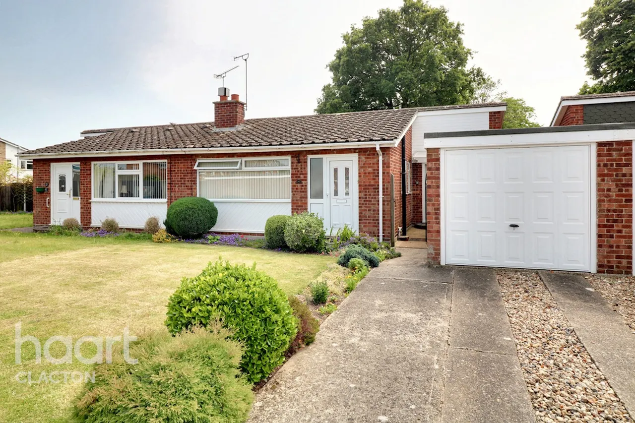 2 bed house for sale, Martinsdale, Clacton-On-Sea, CO15