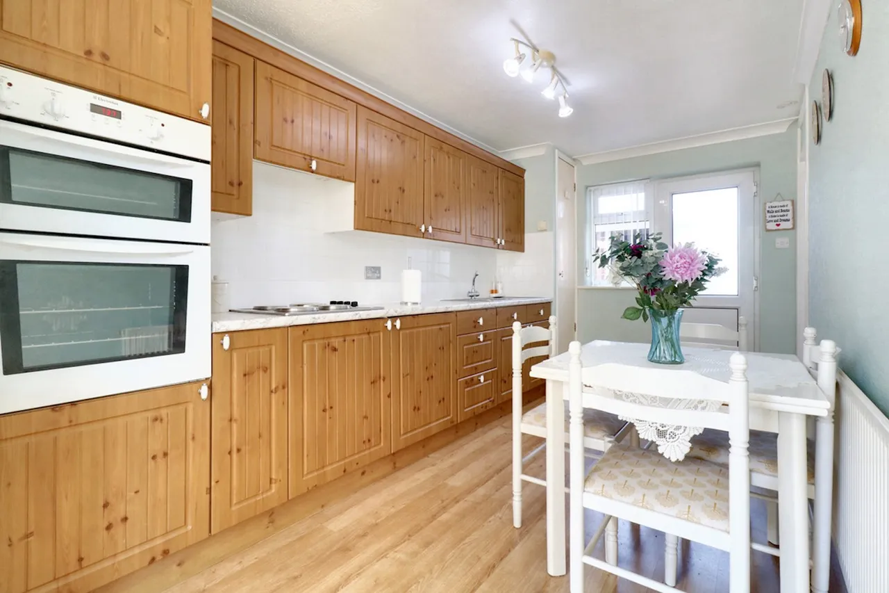 Martinsdale, Clacton-On-Sea, CO15, photo 5