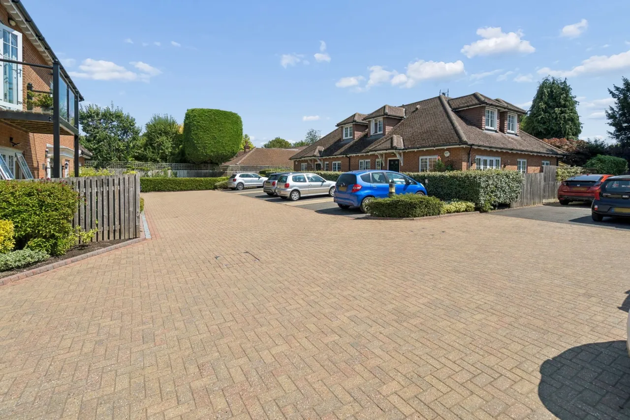 Warwick Road, Beaconsfield, HP9, photo 19