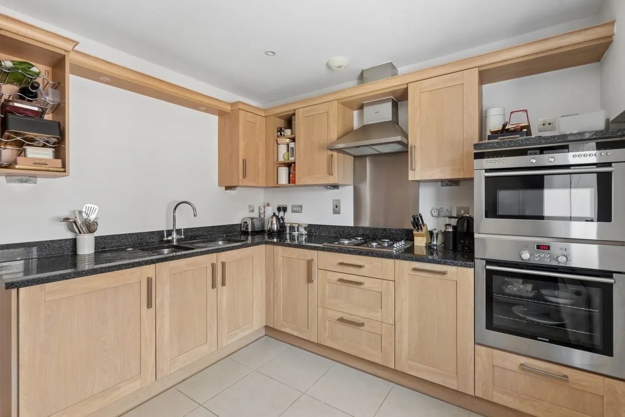 Warwick Road, Beaconsfield, HP9, photo 2