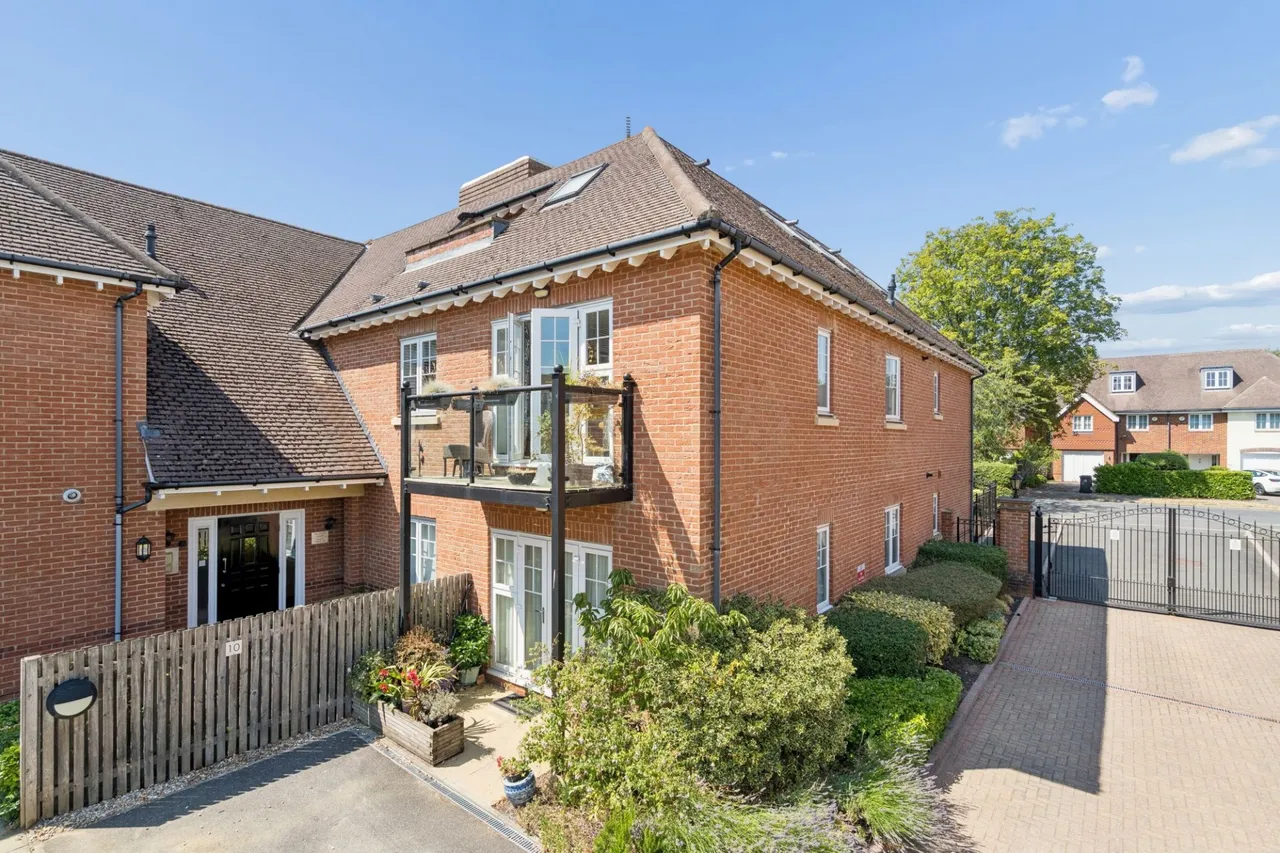 Warwick Road, Beaconsfield, HP9, photo 17