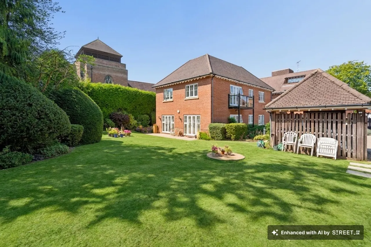 Warwick Road, Beaconsfield, HP9, photo 16