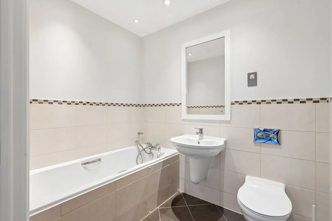 Warwick Road, Beaconsfield, HP9, photo 14