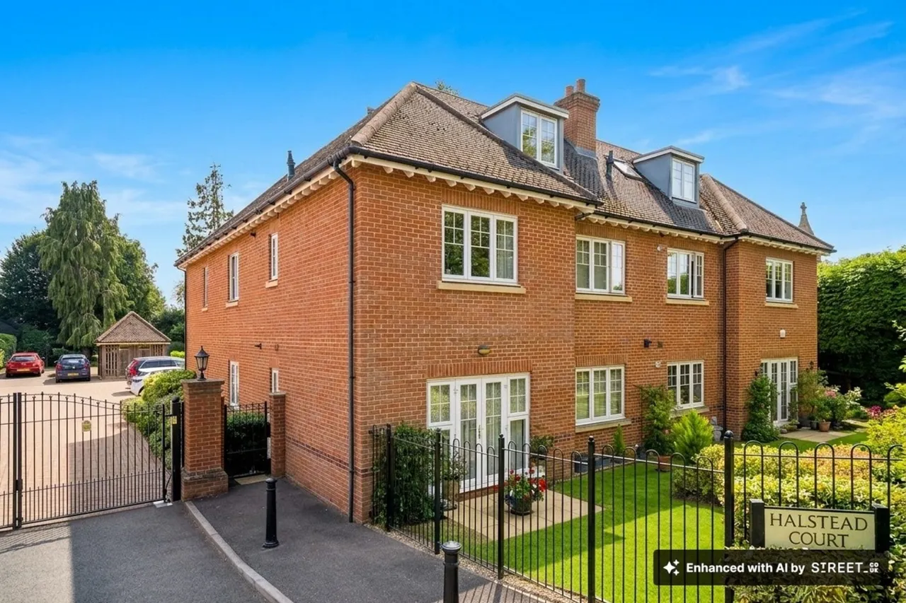 2 bed flat for sale — Warwick Road, Beaconsfield, HP9