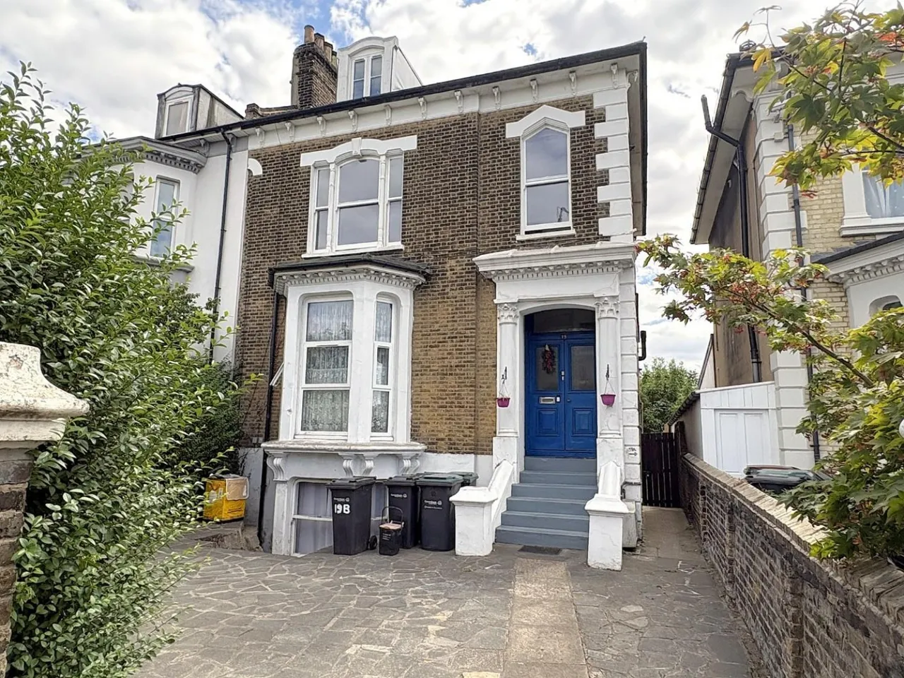 2 bed flat for sale, Overcliffe, Gravesend, DA11