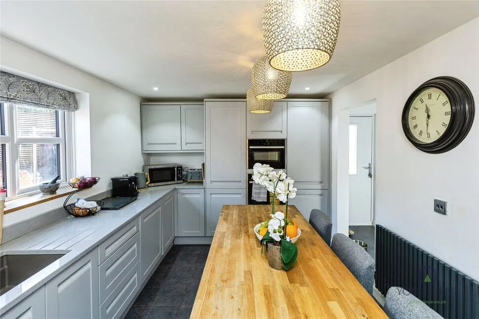 Maes Y Berwyn, Chirk, LL14, photo 11