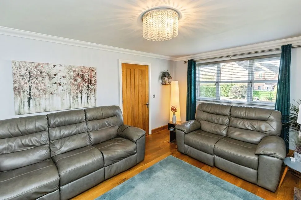 Maes Y Berwyn, Chirk, LL14, photo 10