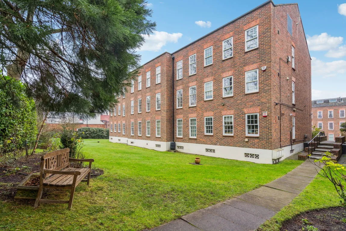Ashurst Close, Northwood, HA6, photo 14