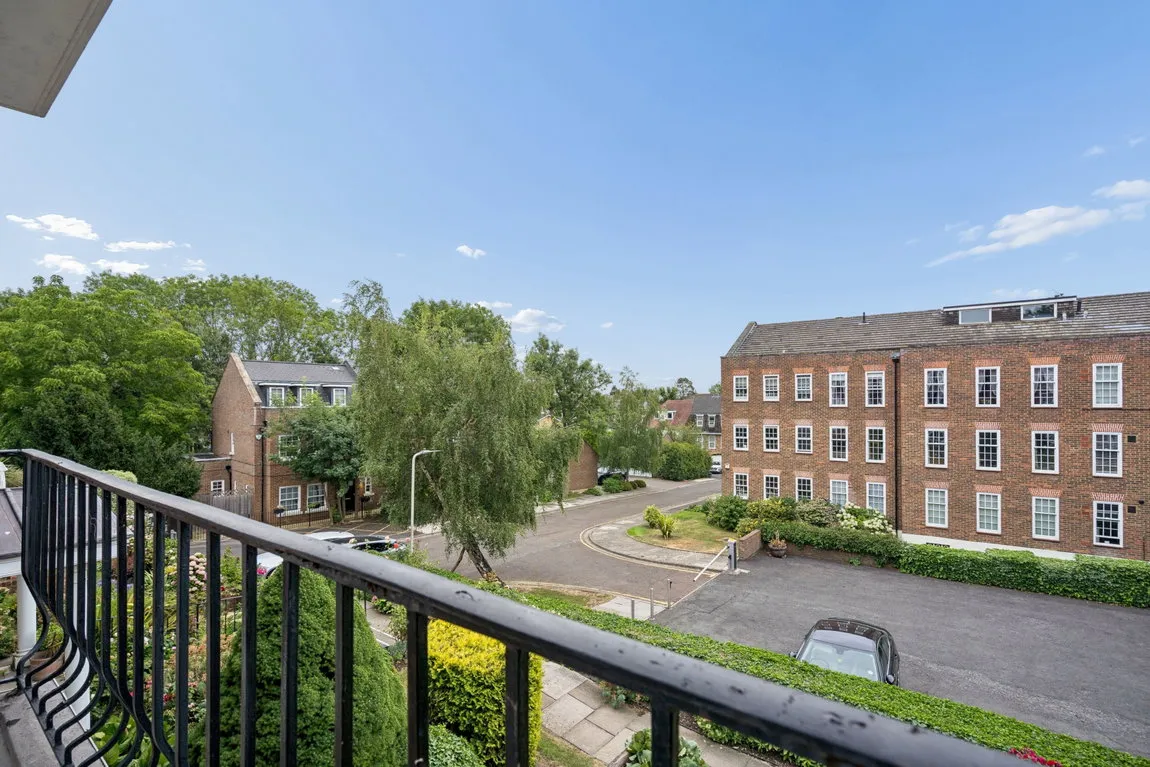 Ashurst Close, Northwood, HA6, photo 6