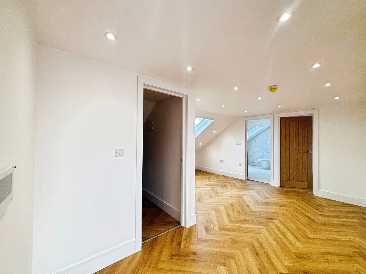 Ash Street, Ash, Aldershot, Surrey, GU12 6LH, photo 4