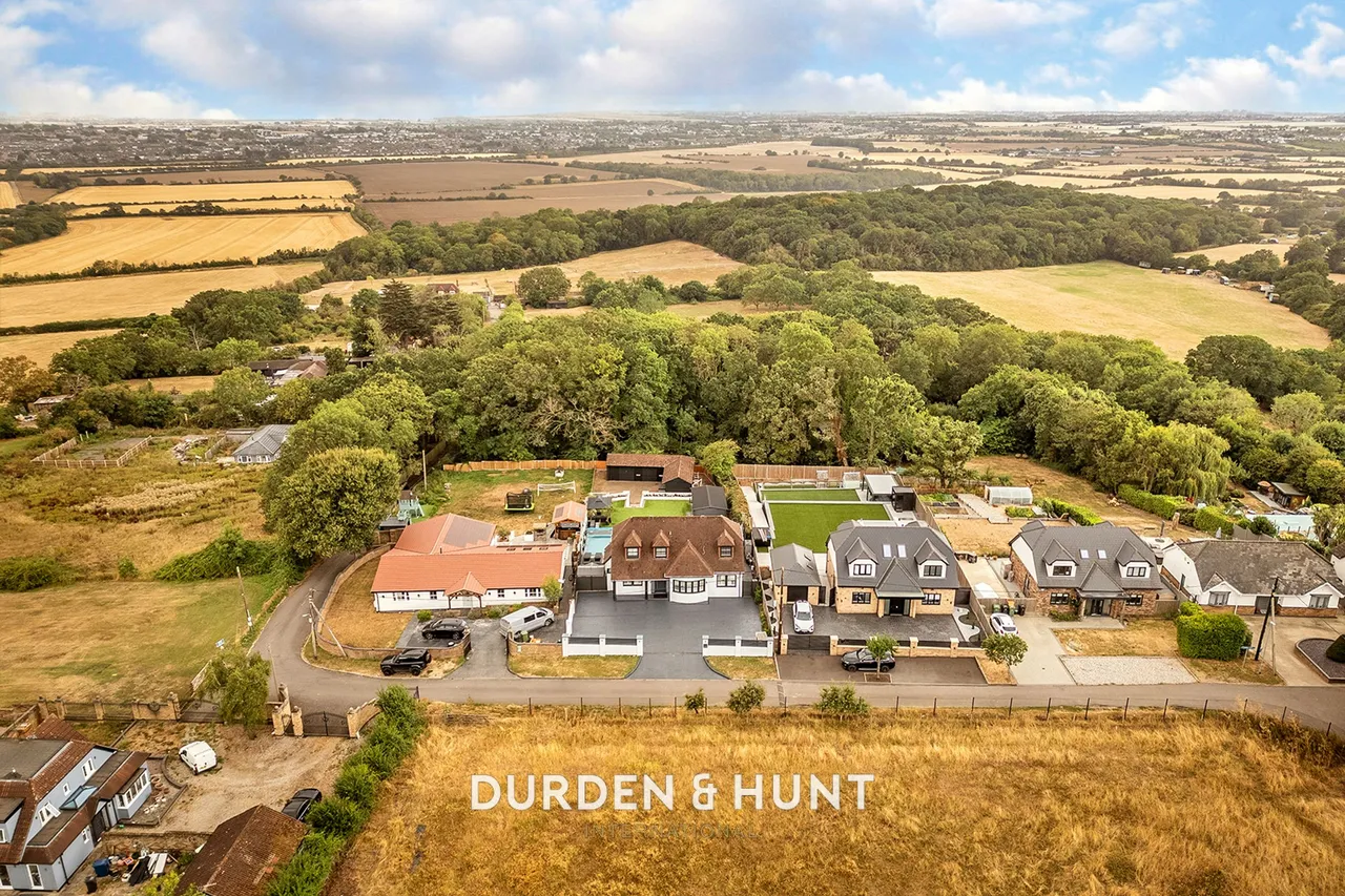 5 bed house for sale, Thames View, Langdon Hills, SS16