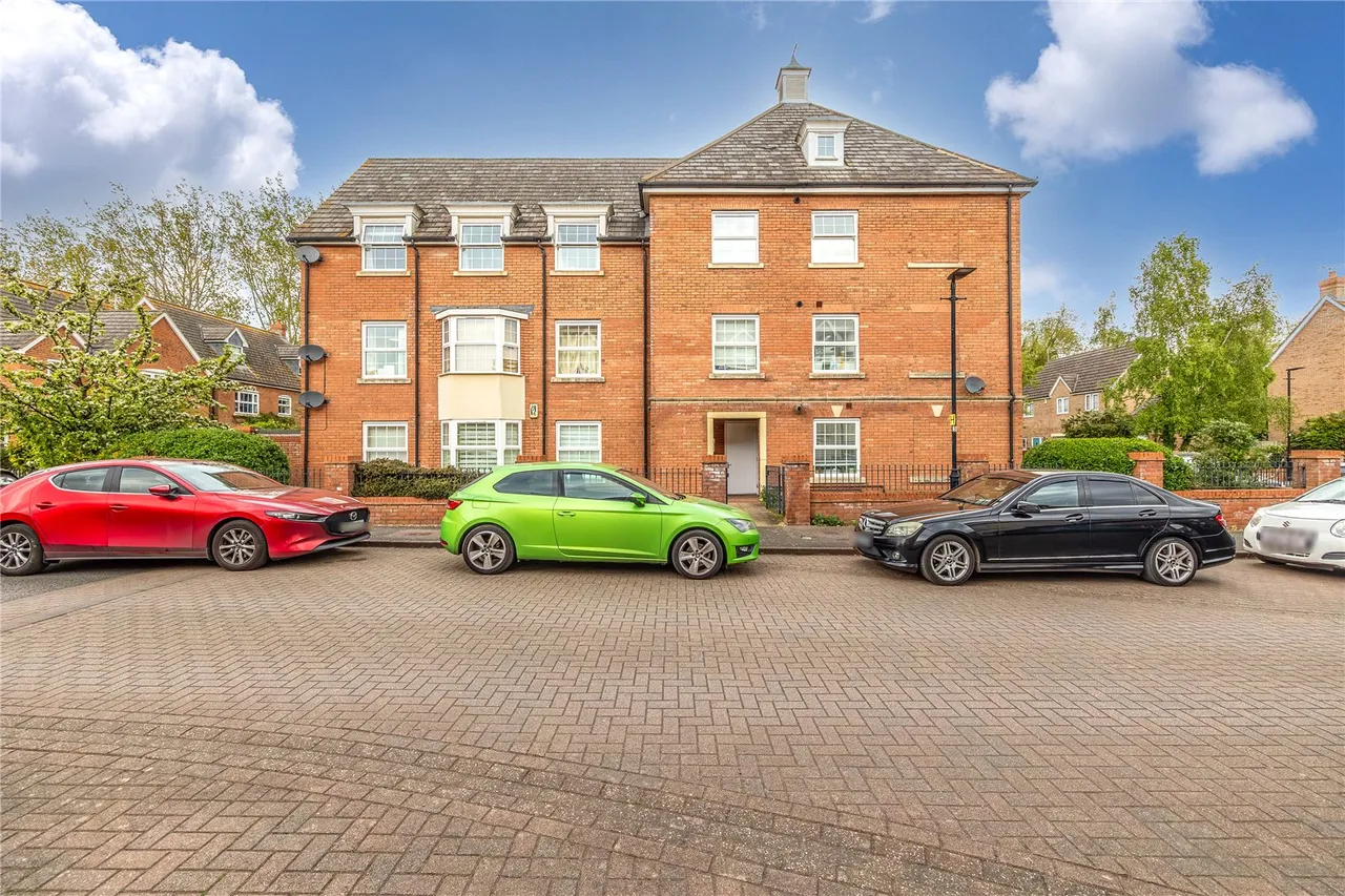 2 bed flat for sale, Harrold, Bedford