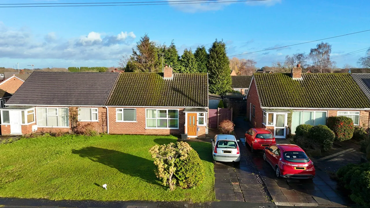 2 bed house for sale, Burlea Drive, Shavington, CW2