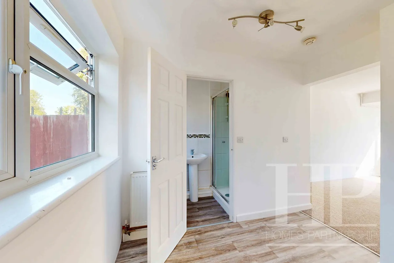 Woodfield Close, Crawley, RH10, photo 9
