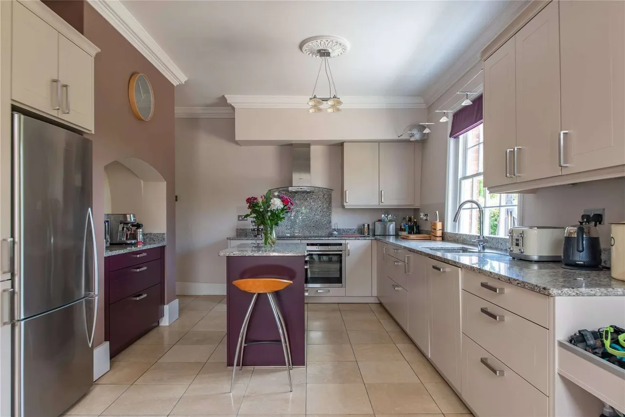 Mill Lane, Calcot, Reading, Berkshire, RG31 7RS, photo 5